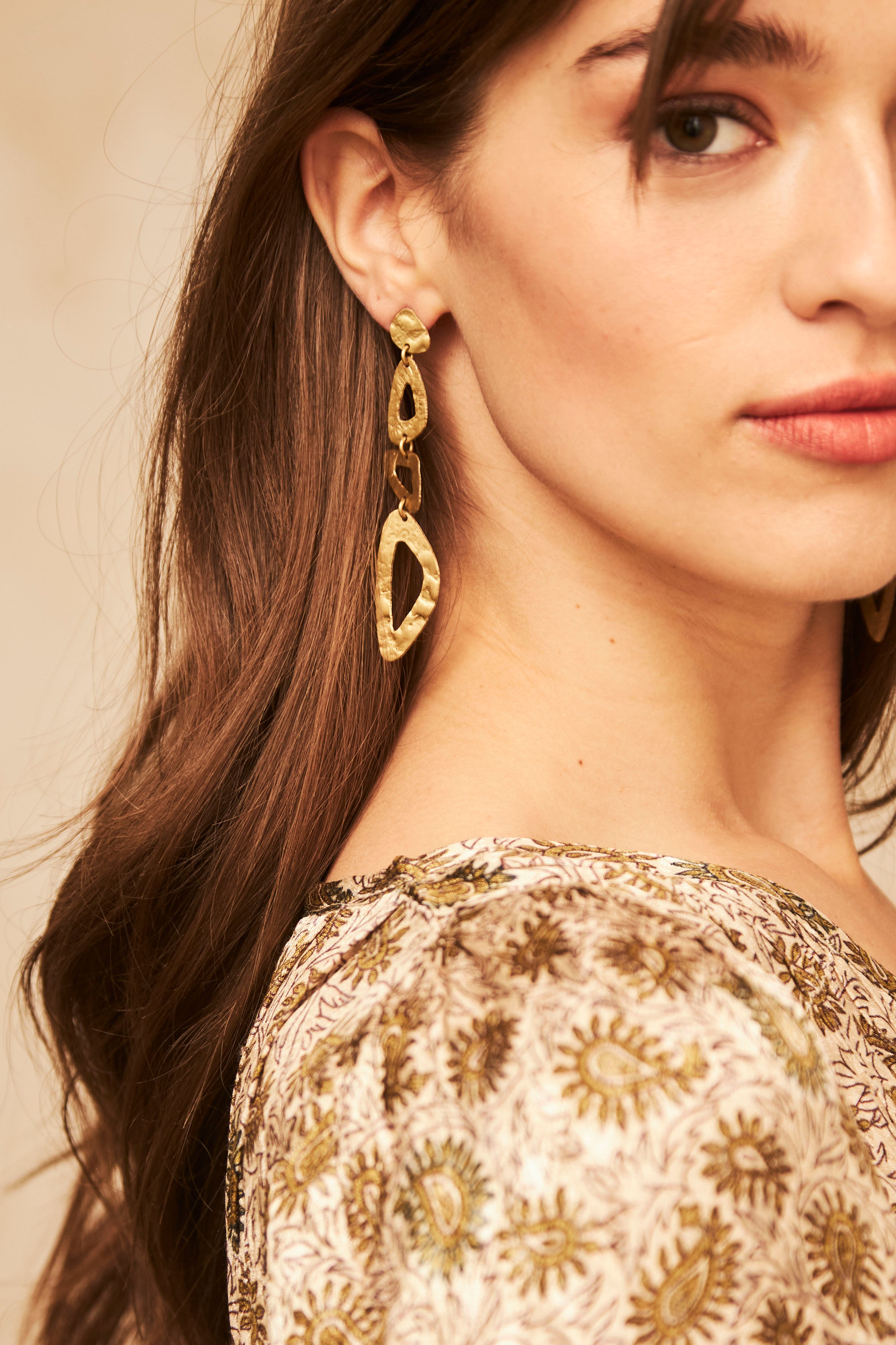GOLD METAL PIECE EARRINGS - Gold