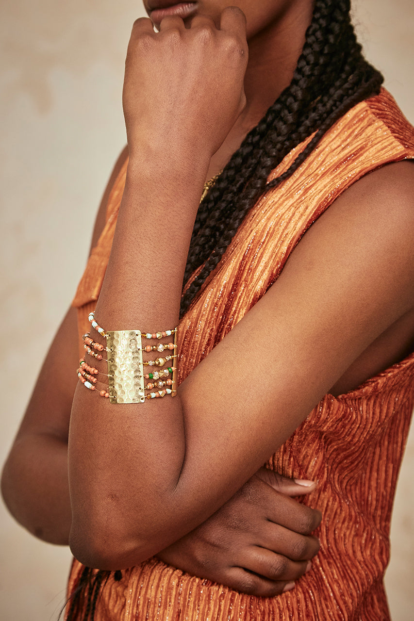 ELASTIC BRACELET WITH CENTRAL METAL PIECE - AMBER