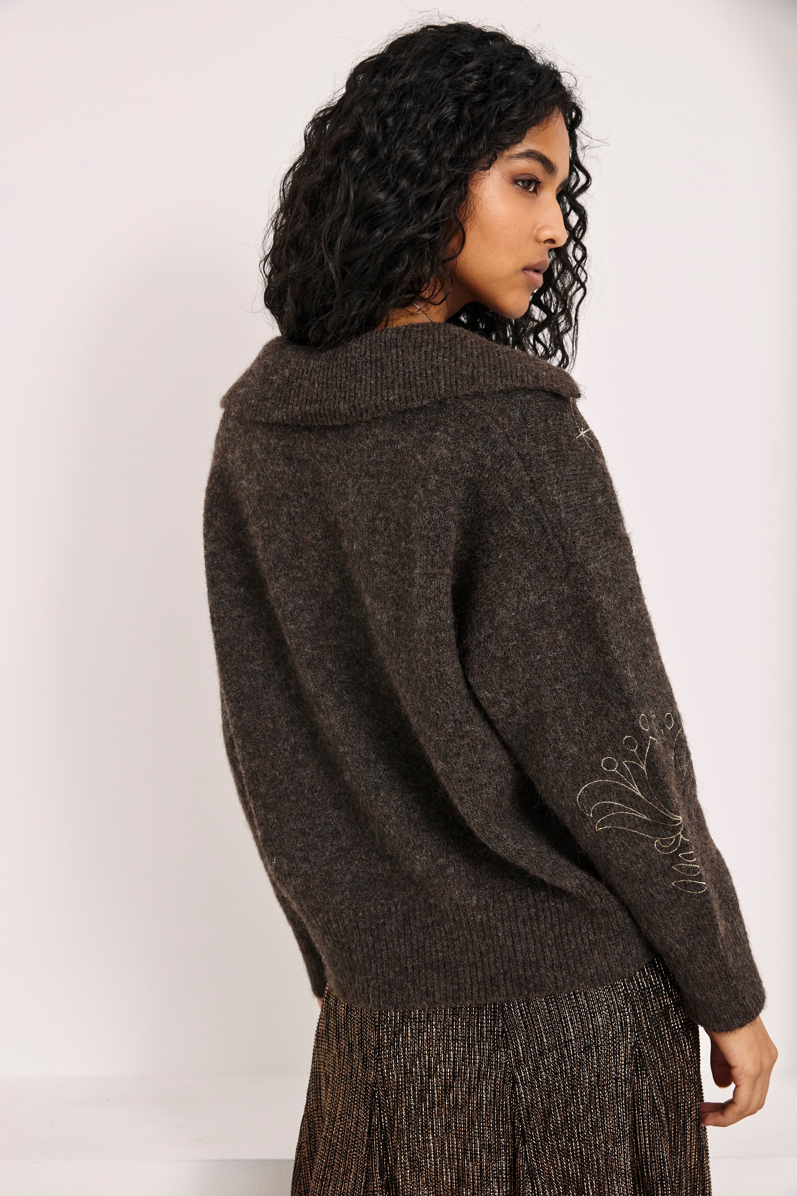 JERSEY CUELLO SOLAPAS - CHOCOLATE