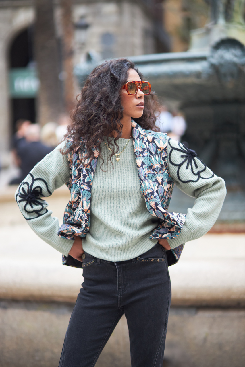 JERSEY FLORES BORDADAS CONSTRASTE - GREEN