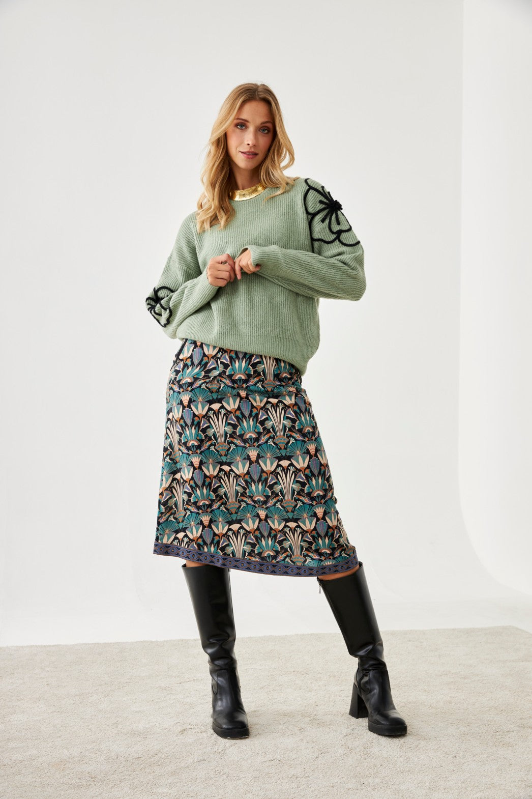JERSEY FLORES BORDADAS CONSTRASTE - GREEN