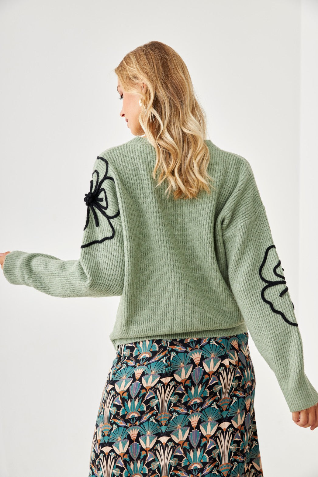 JERSEY FLORES BORDADAS CONSTRASTE - GREEN