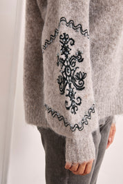 JERSEY LANA MANGAS BORDADAS - GRIS