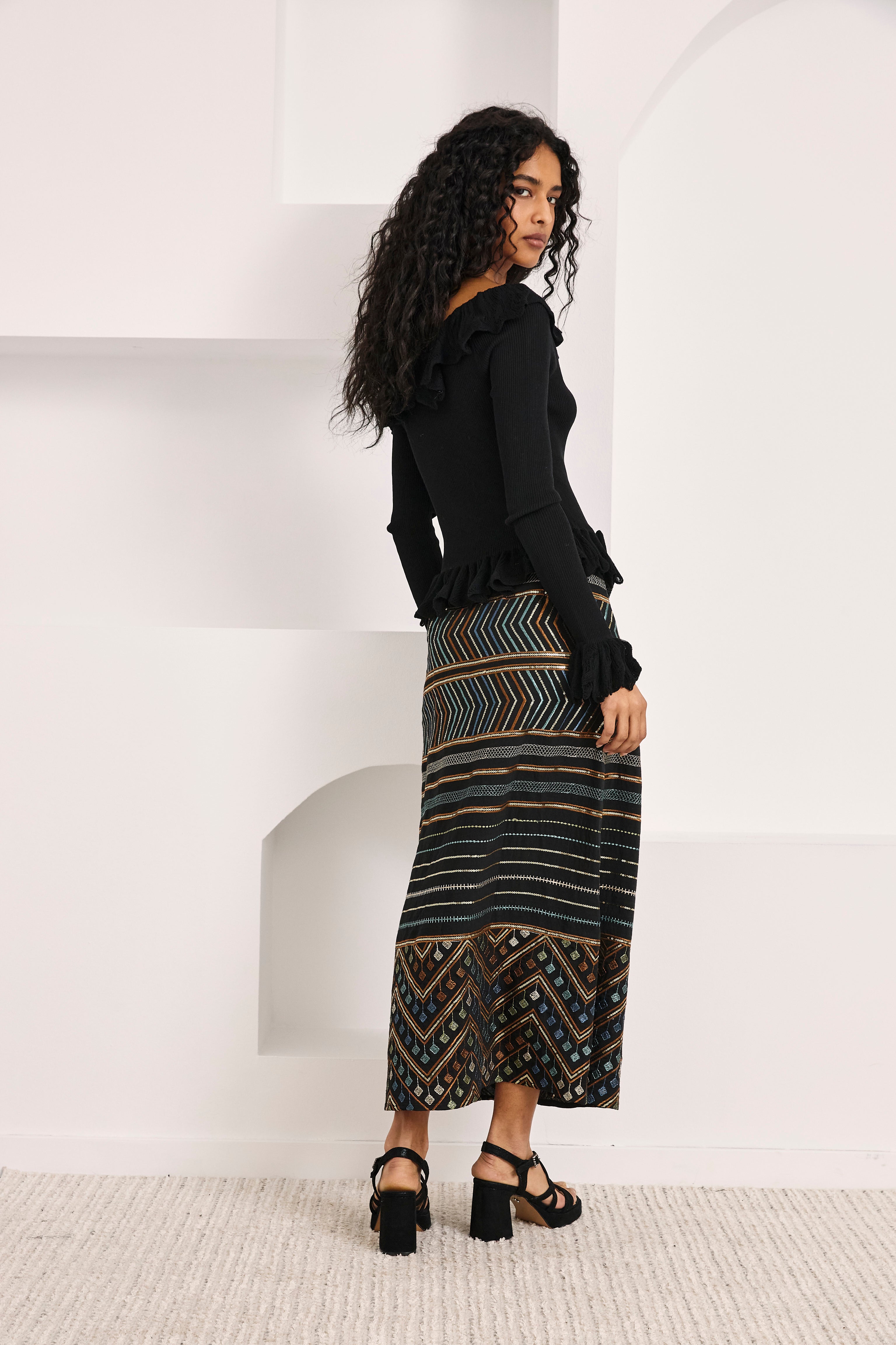 JERSEY OFF SHOULDER VOLANTES - NEGRO