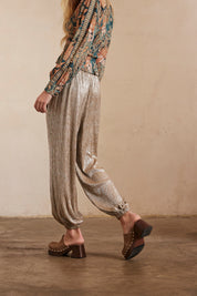 PANTALÓN PLISADO FLUÍDO CALIDAD BRILLO - SILVER
