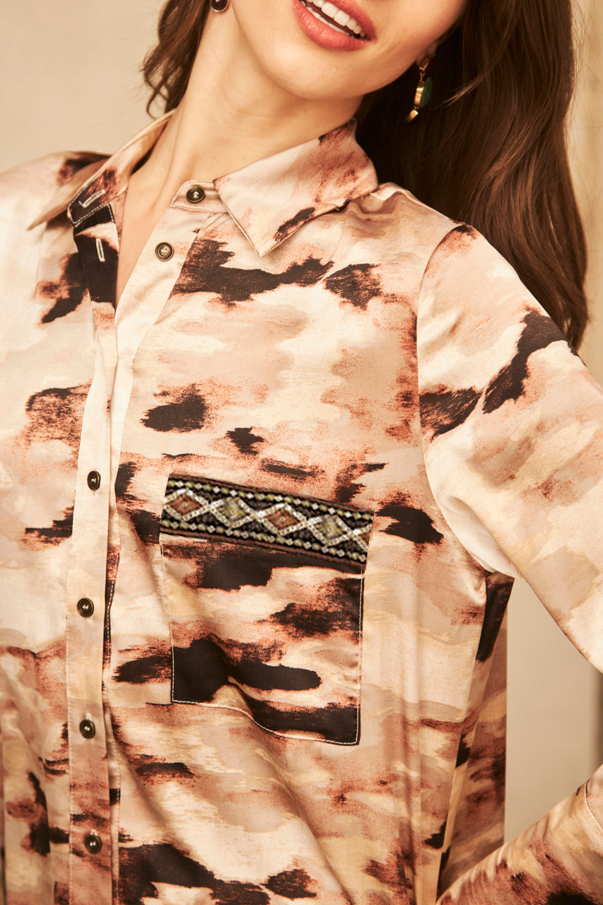 BLUSA MANGA LARGA ESTAMPADA CON PASAMANERÍA - SAND