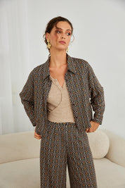 CHAQUETA CORTA ESTAMPADA CORAZONES - BLACK