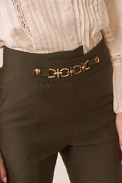 PANTALÓN FLARE ADORNO CINTURA - KHAKI