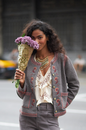 CHAQUETA ROMÁNTICA BORDADO - GREY