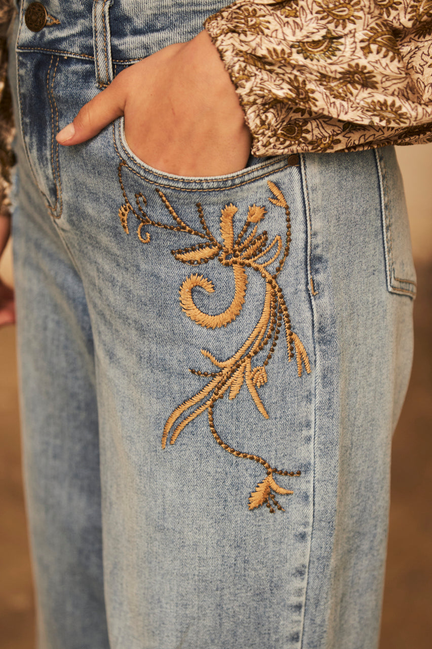 PANTALÓN DENIM CON BORDADO - DENIM