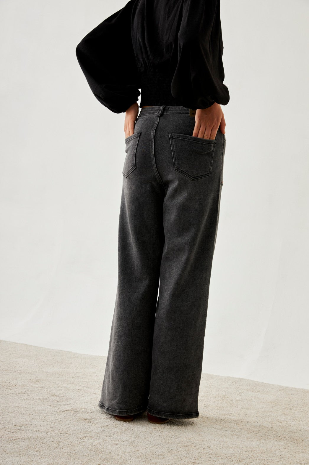 JEANS BOLSILLOS BORDADOS - GREY