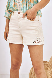 SHORT DENIM CON BORDADO PALMERAS- CRUDO