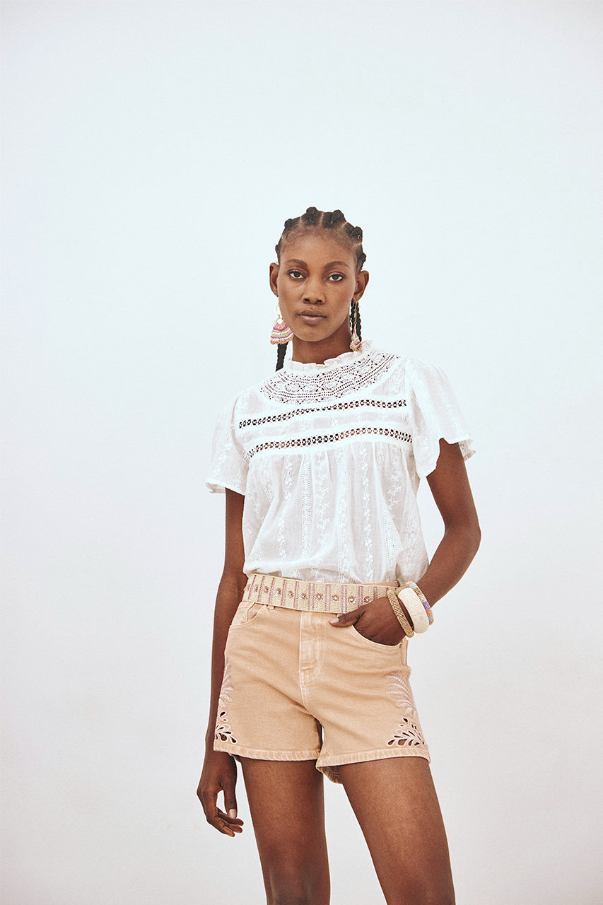 SHORT DENIM CON BORDADO PALMERAS - CAMEL