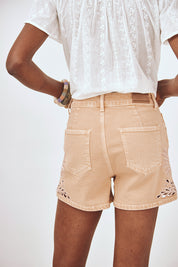SHORT DENIM CON BORDADO PALMERAS - CAMEL