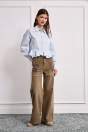 JEANS FLORES BORDADAS - CAQUI