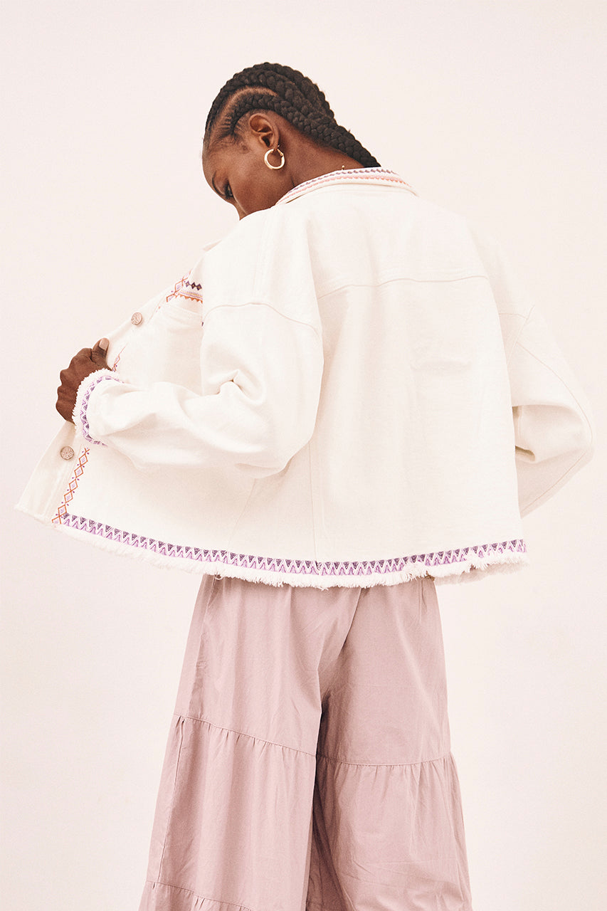 CHAQUETA DENIM BORDADO CONTRASTE - BLANCO