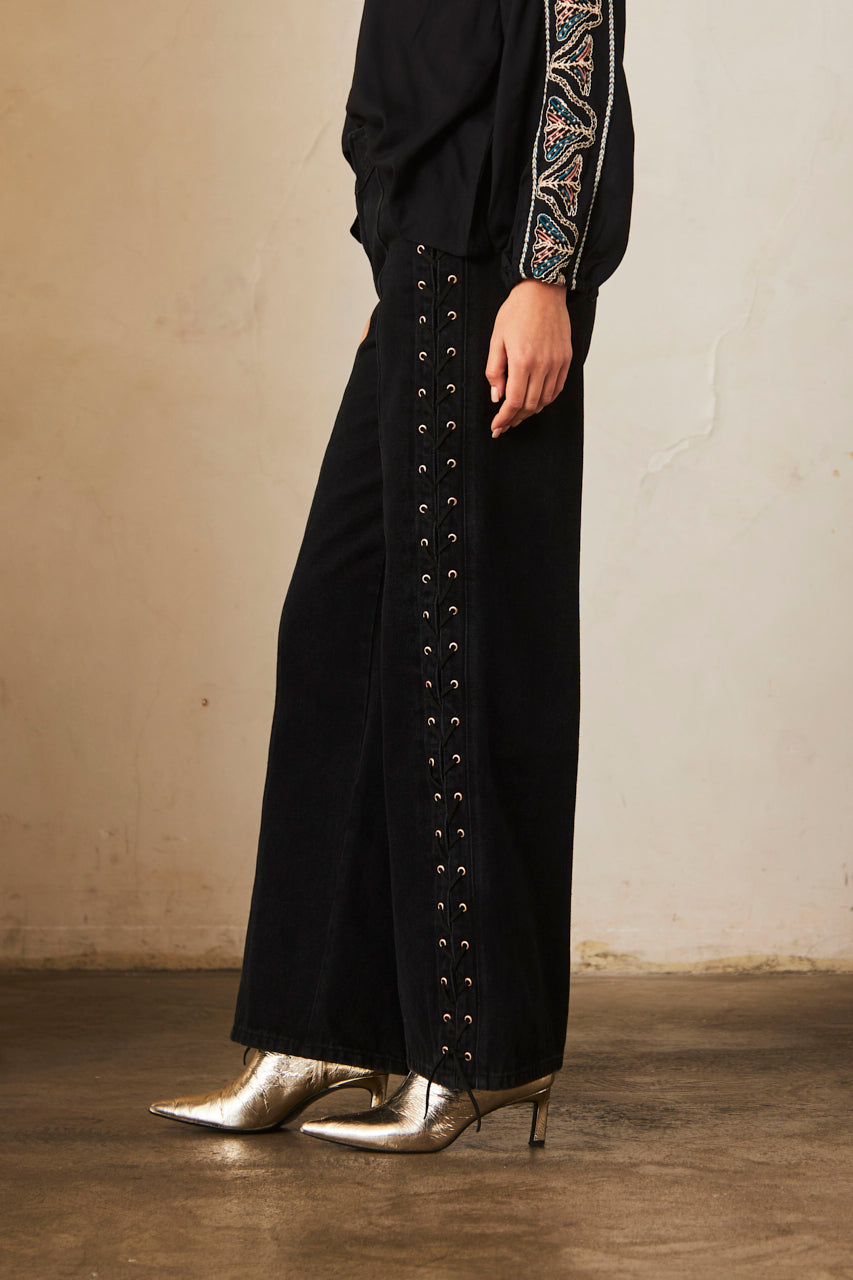 PANTALÓN DENIM CON CORSARIO EN LATERALES - BLACK