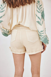 SHORT DENIM CON CINTURÓN TEJIDO - CRUDO