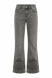 JEANS BAJOS BORDADOS Y TACHUELAS - GRIS