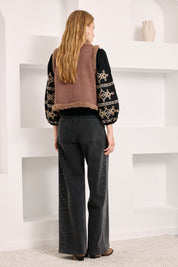 JEANS TACHUELAS LATERALES - NEGRO