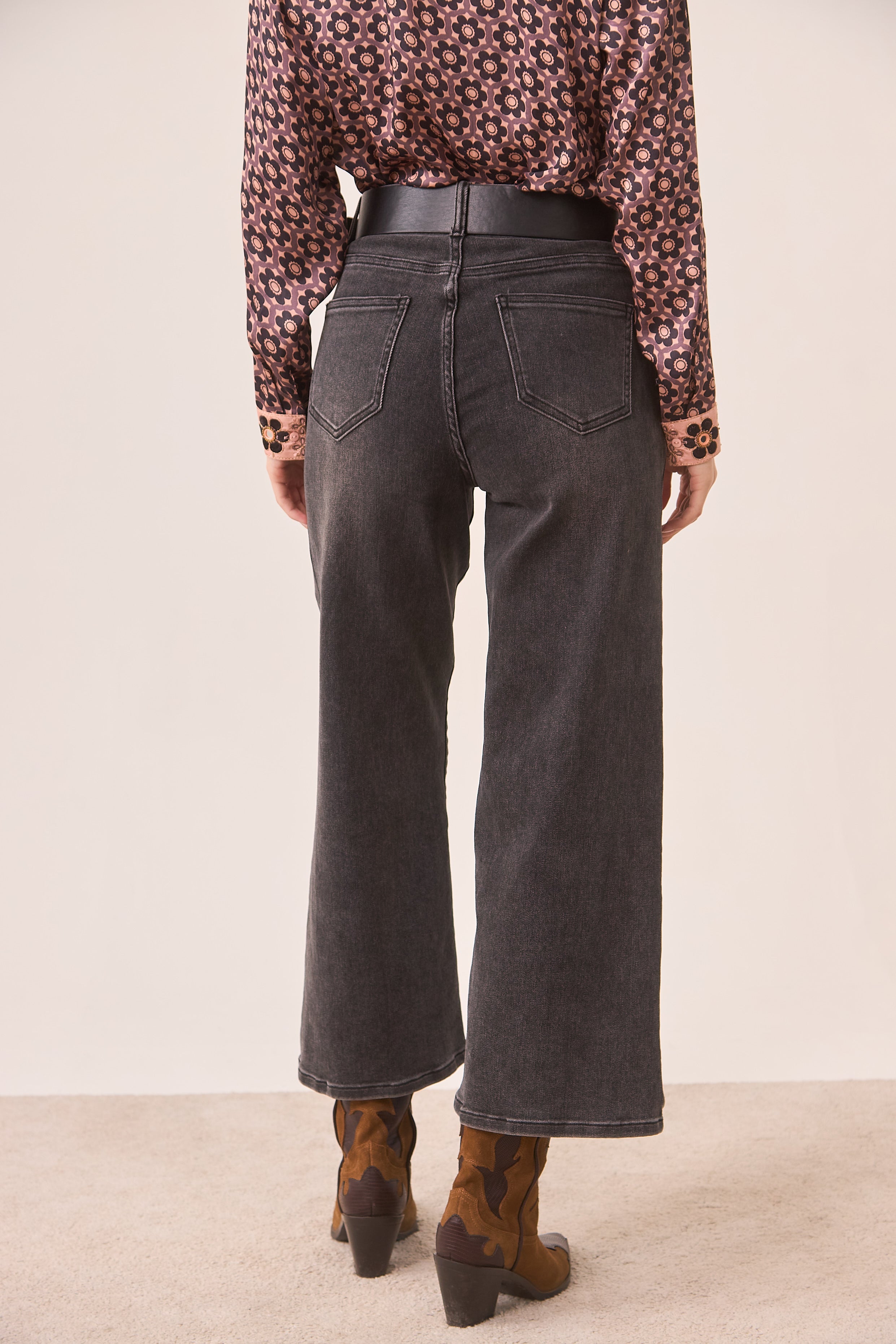 JEANS WIDE LEG BORDADO - GREY