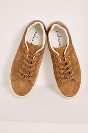 SUEDE SNEAKER CHARM JEWEL - CAMEL - CAMEL