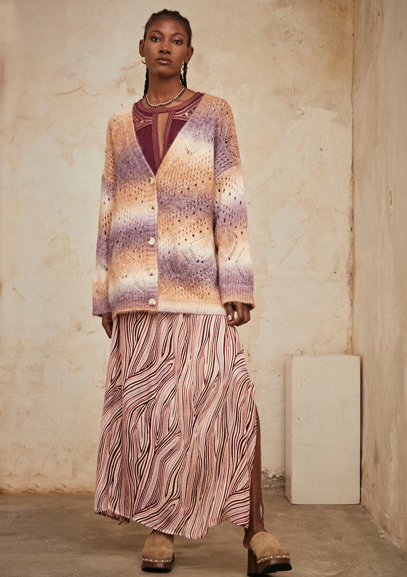 CÁRDIGAN OVERSIZE MANGA LARGA CON CALADOS Y DEGRADADO - MAUVE