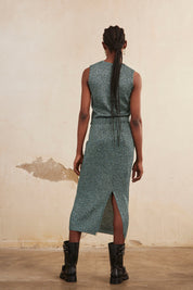 Tight-fitting MIDI skirt with metallic thread slit - green