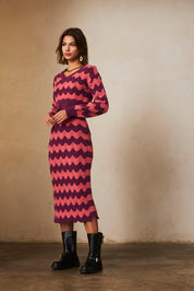 TWO-TONE JACQUARD LONG SLEEVE CROPPED SWEATER - MAGENTA
