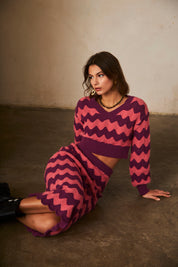 TWO-TONE JACQUARD LONG SLEEVE CROPPED SWEATER - MAGENTA