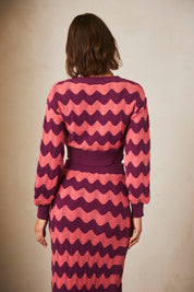 TWO-TONE JACQUARD LONG SLEEVE CROPPED SWEATER - MAGENTA