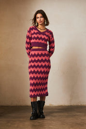 TWO-TONE JACQUARD LONG SLEEVE CROPPED SWEATER - MAGENTA