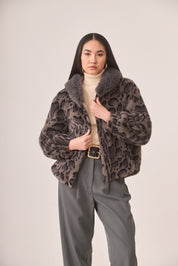 ABRIGO CORTO PRINT ANIMAL CAPUCHA - GREY