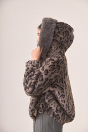 ABRIGO CORTO PRINT ANIMAL CAPUCHA - GREY