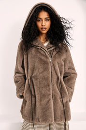 ABRIGO PELO AJUSTABLE CAPUCHA - TAUPE