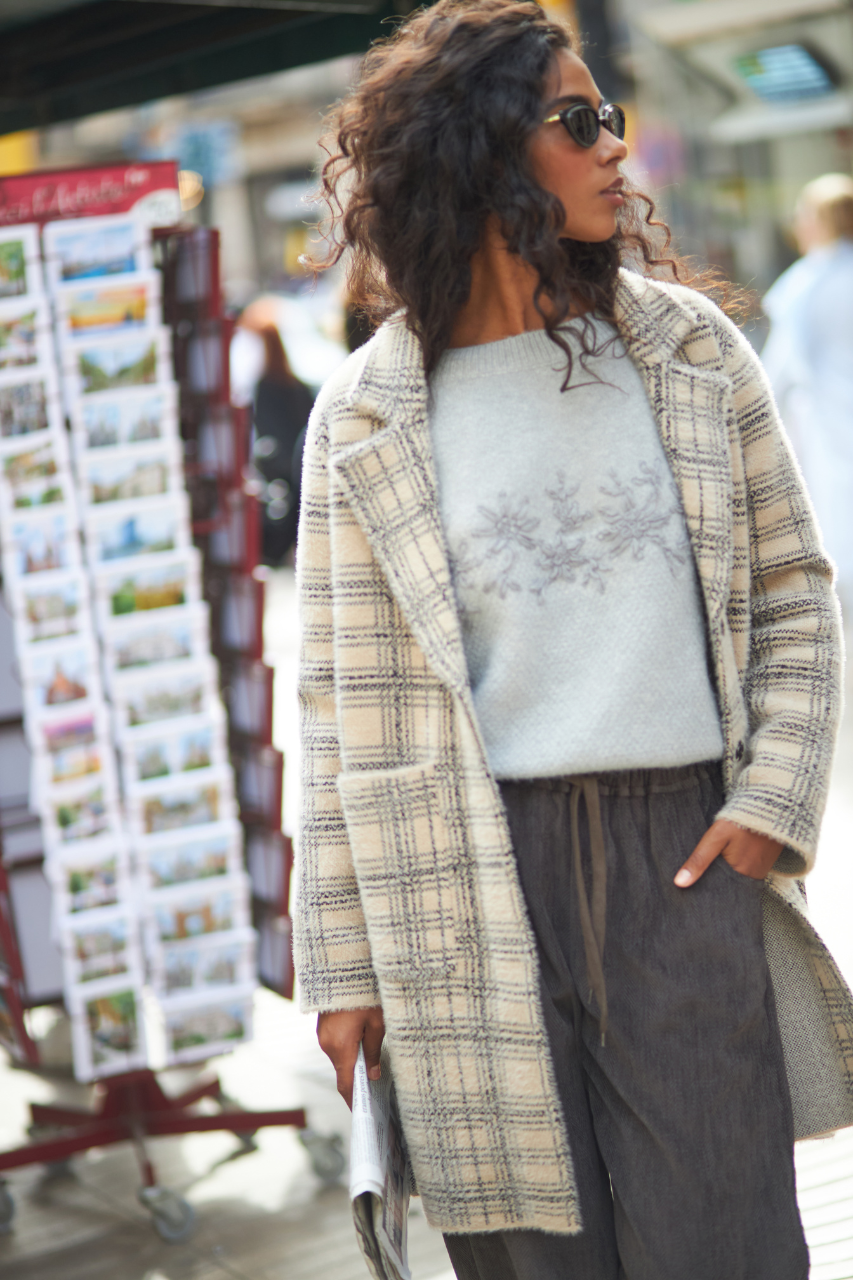 ABRIGO DE CUADROS CON SOLAPAS - BEIGE