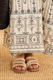 SANDALIAS RAFIA TRENZADA CON HILO METALIZADO - CRUDO