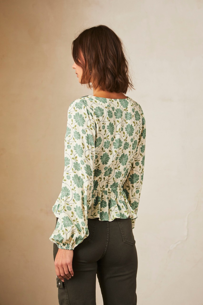 BLUSA CRUZADA CON BORDADO