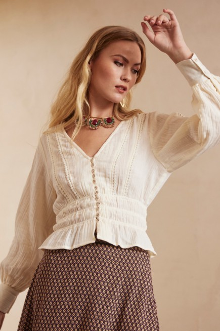 FITTED BLOUSE WITH EMBROIDERY