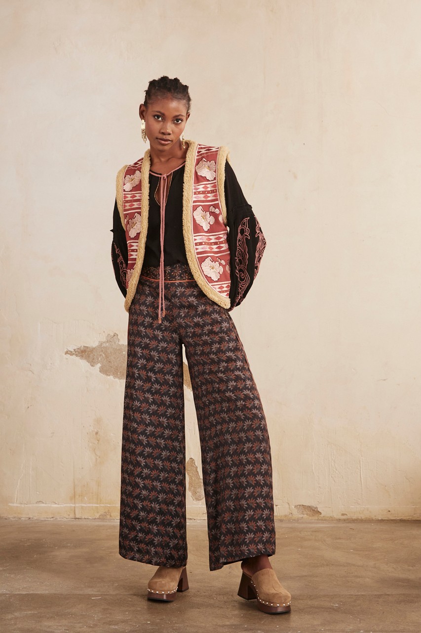 OVERSIZED FLORAL EMBROIDERED BLOUSE