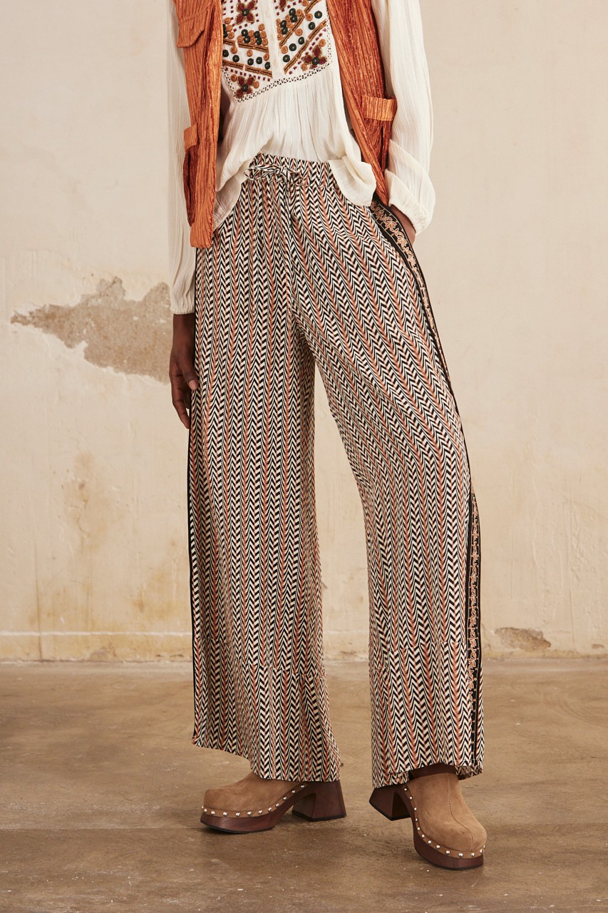 GEOMETRIC PRINT STRAIGHT LEG PANTS 1