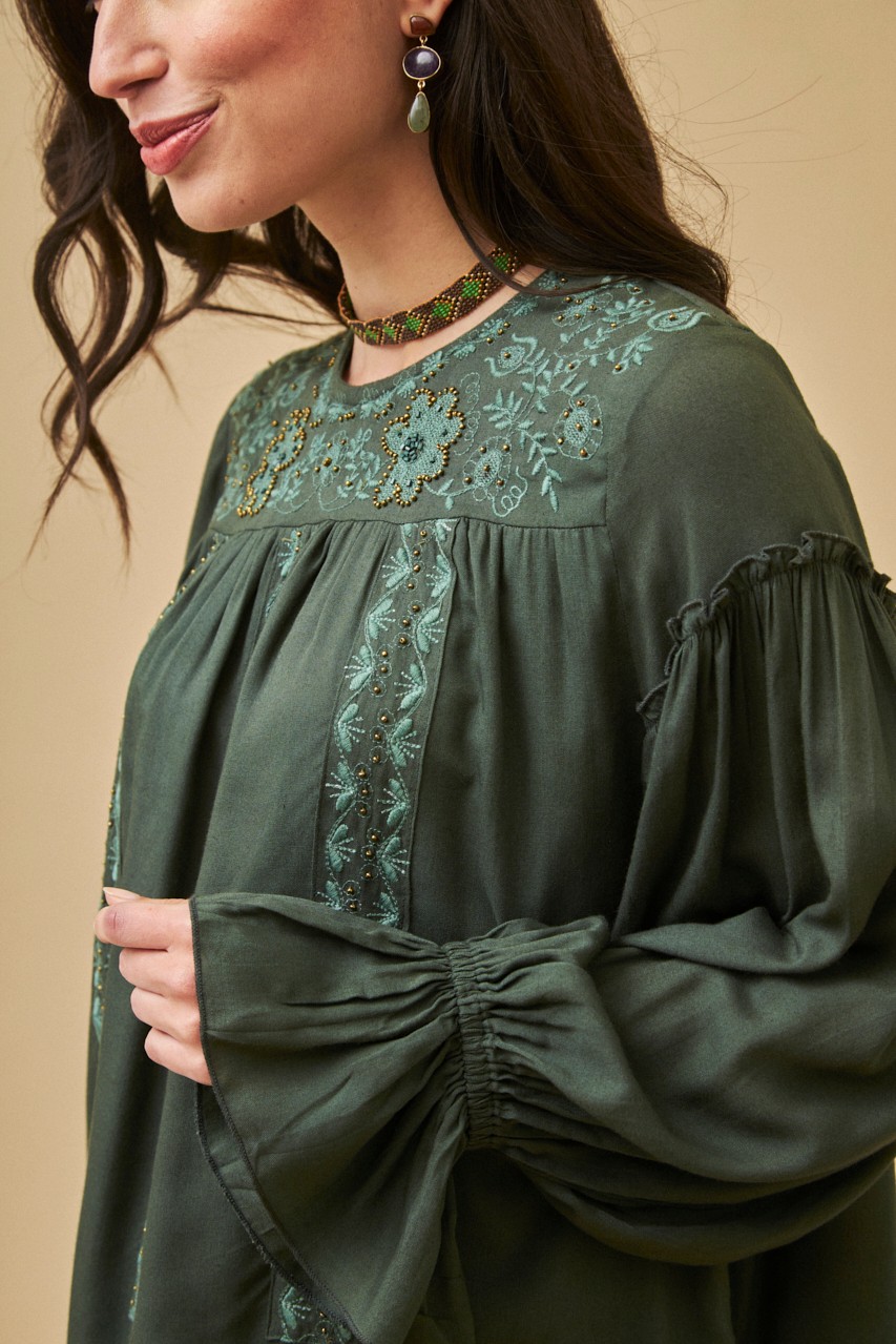 PLAIN BLOUSE WITH EMBROIDERY 2