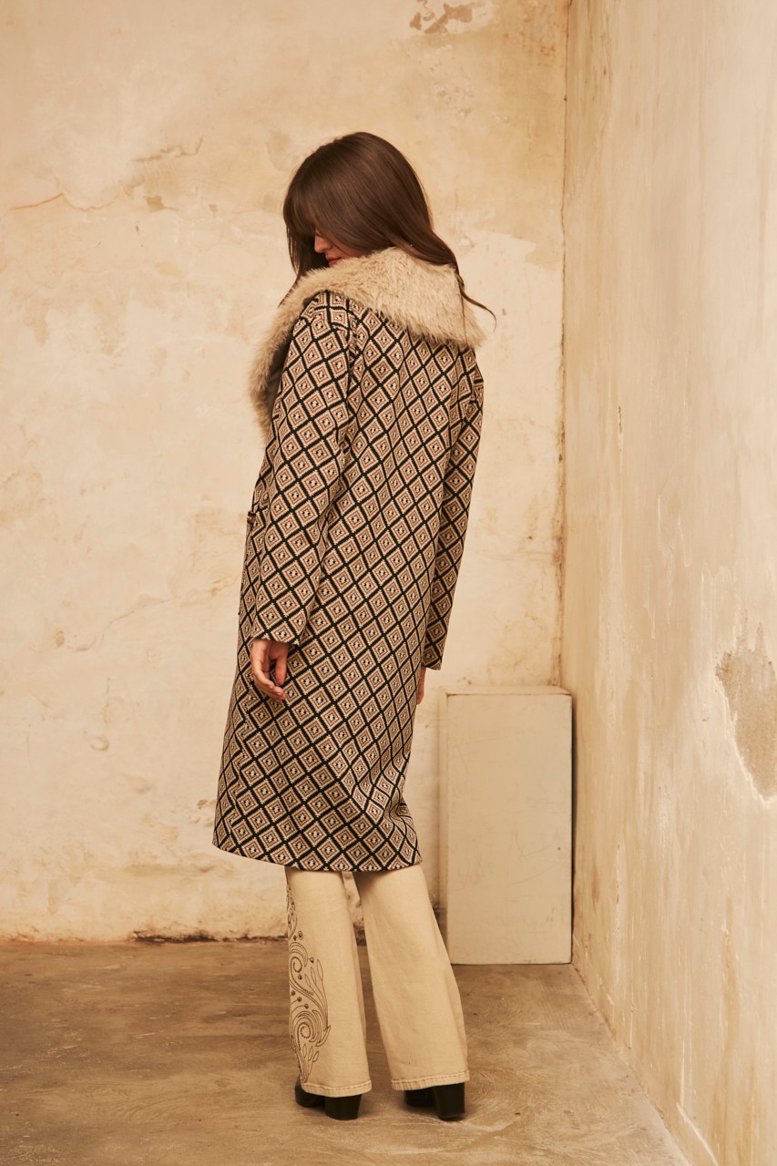 JACQUARD COAT WITH FUR COLLAR 2