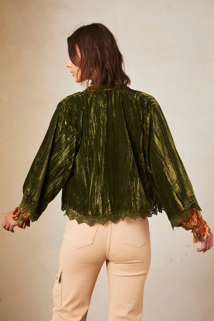 SHORT KIMONO WITH LACE TRIM 2