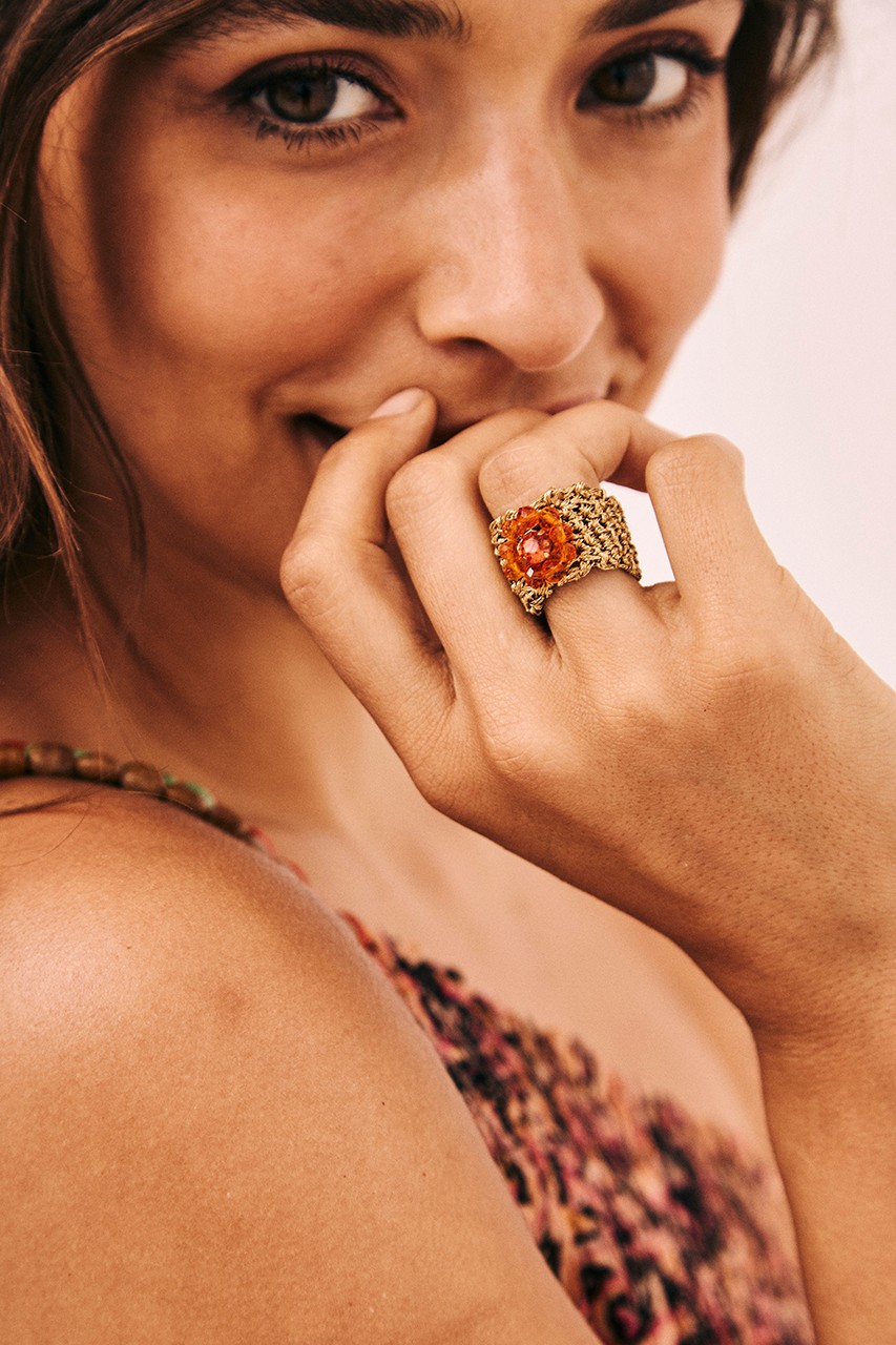 ANILLO MALLA CON FLOR PEDRERÍA