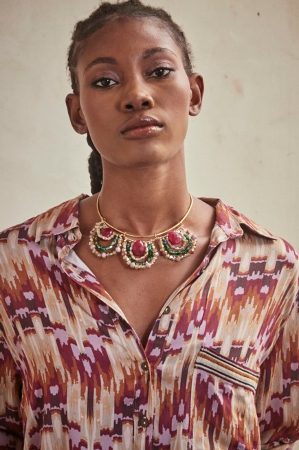 METAL BASE CHOKER WITH STONES