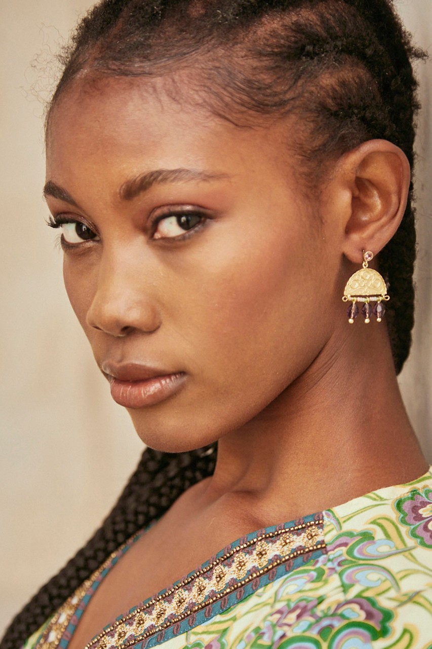 EARRINGS WITH METAL PIECE AND BEADS