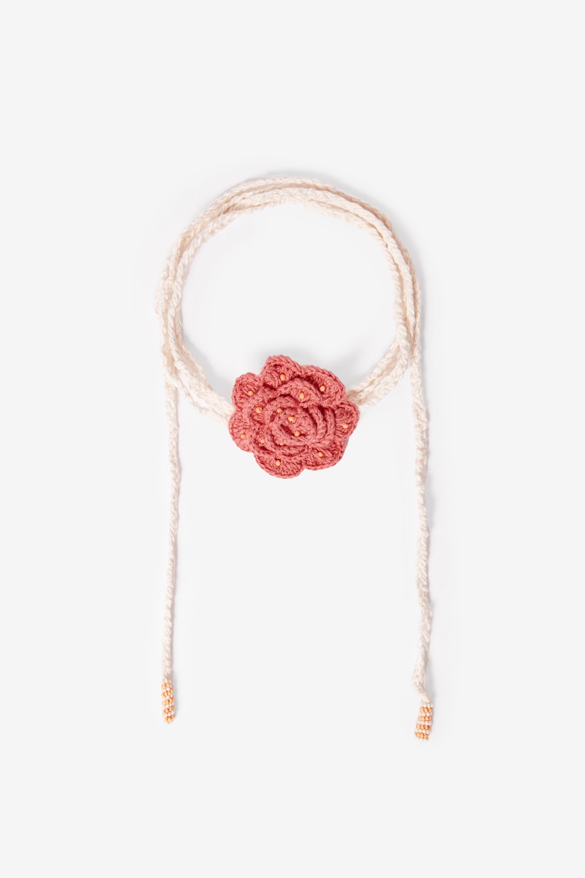 COLLAR LARGO CON FLOR CROCHET 1