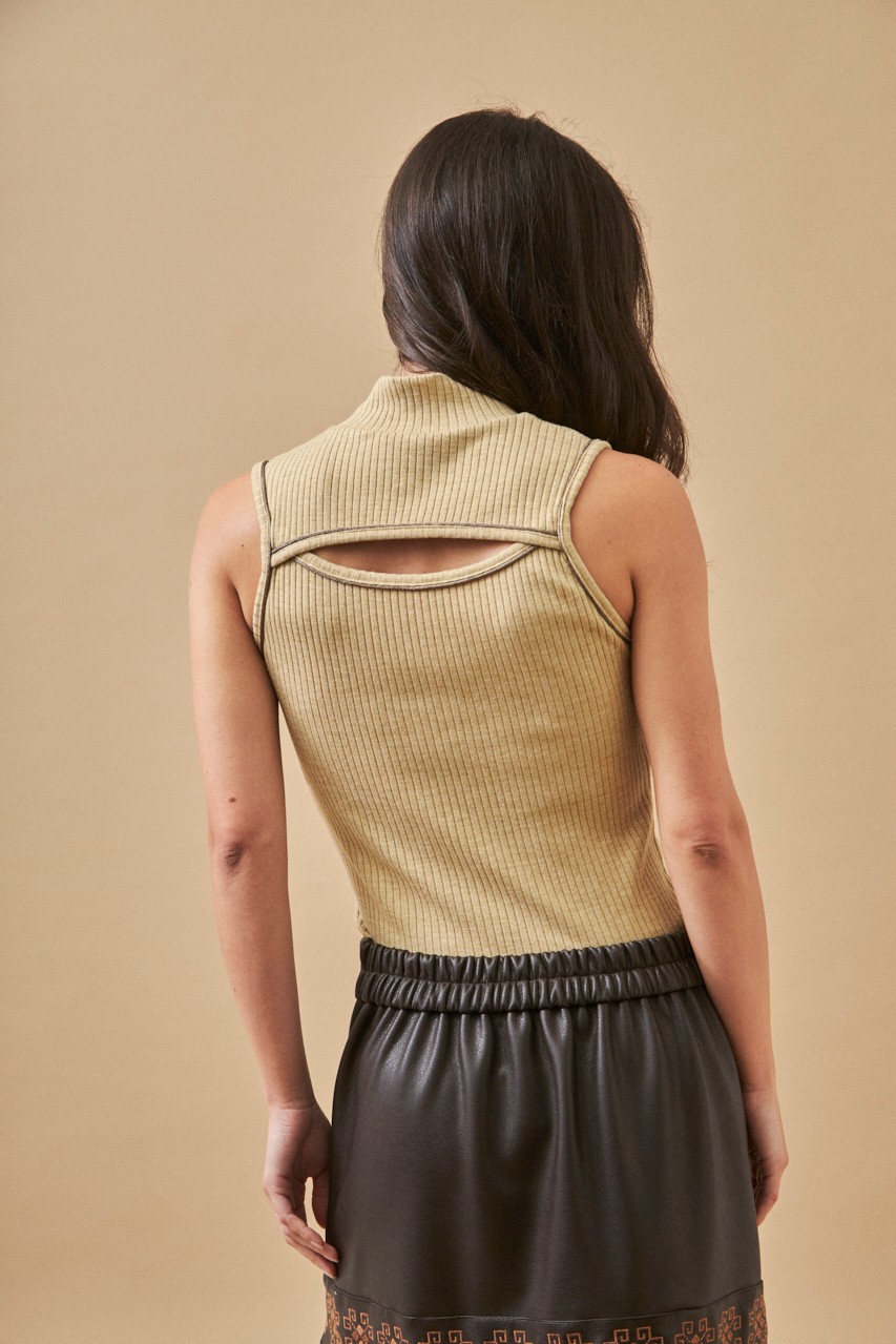 HIGH NECK TOP WITH SLIT 2