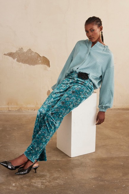 PRINTED VELVET STRAIGHT PANTS